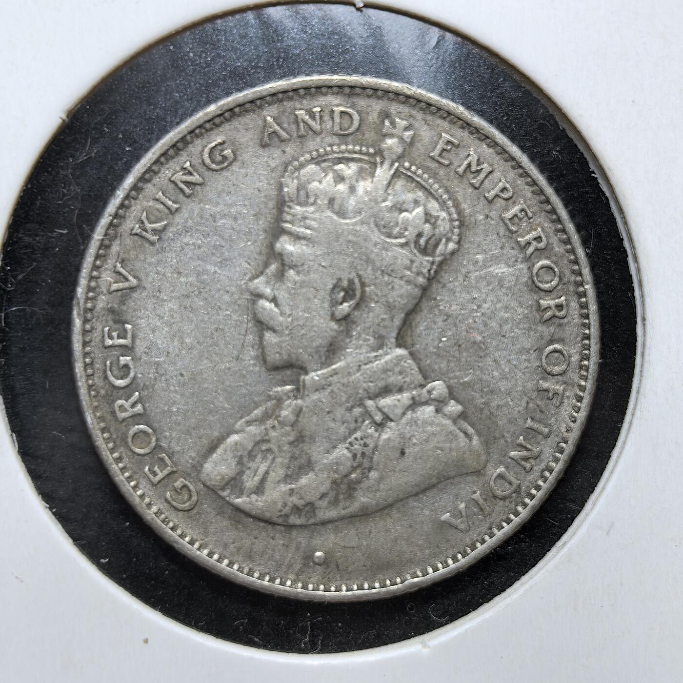 外国优质老铜币银币，正月十二晚九点倒数截拍，满百包邮可寄存，持续收拍 英属锡兰1924年50分银币，正面为英王乔治五世像，背面是锡兰国树铁木树与双语面值。发行于一战后经济恢复期，是英国殖民统治的货币遗存，见证了锡兰的殖民贸易与多元文化融合。