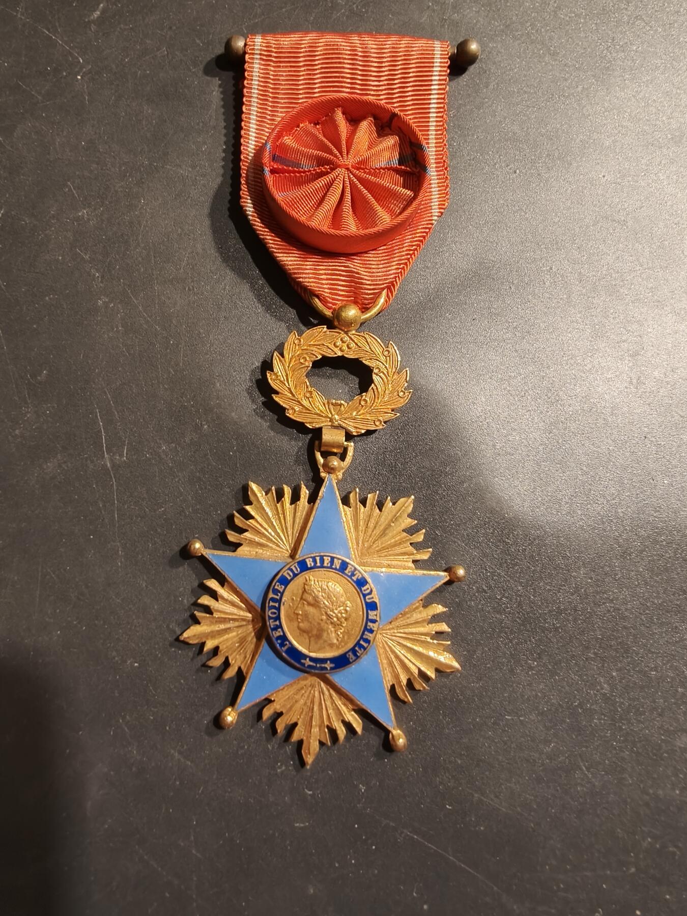 老王徽章第185期 法国军官级仁爱与功绩之星勋章   带盒子
