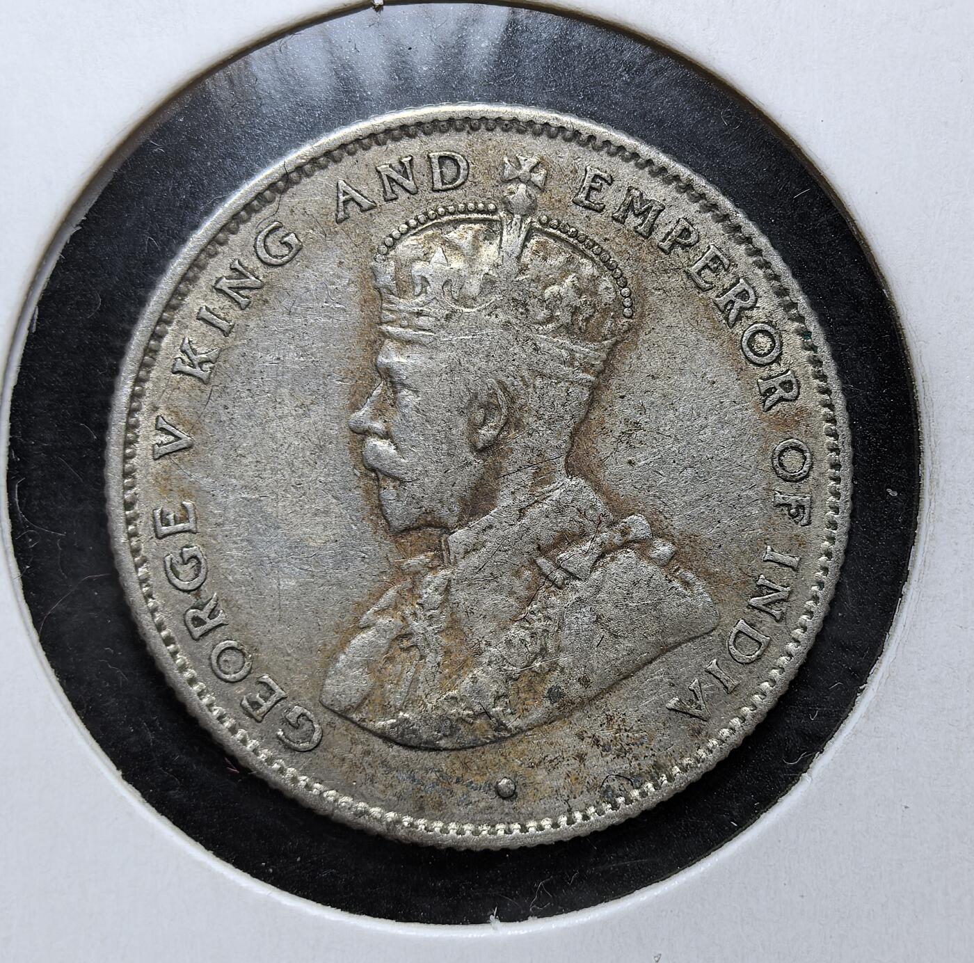 外国优质老铜币银币，正月十二晚九点倒数截拍，满百包邮可寄存，持续收拍 英属锡兰1926年50分银币，正面为英王乔治五世像，背面是锡兰国树铁木树与双语面值。发行于一战后经济恢复期，是英国殖民统治的货币遗存，见证了锡兰的殖民贸易与多元文化融合。