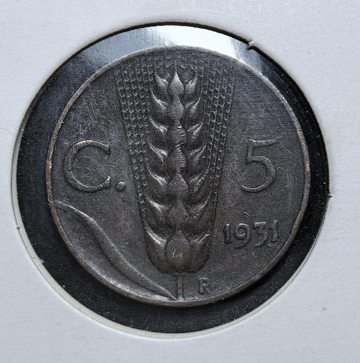 外国优质老铜币银币，正月十二晚九点倒数截拍，满百包邮可寄存，持续收拍 意大利王国1931年5分铜币，正面为维克托・伊曼纽尔三世头像，背面是象征农业的麦穗图案。发行于法西斯统治初期，是墨索里尼政权强化国家控制、推行农业自给政策的货币见证。