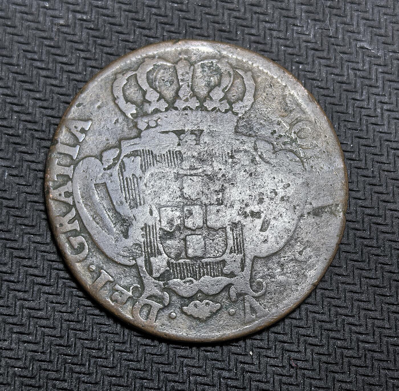 外国优质老铜币银币，正月十二晚九点倒数截拍，满百包邮可寄存，持续收拍 葡萄牙王国若昂五世时期 1734 年10 瑞斯大铜币直径35mm，12克，正面为葡萄牙王冠盾徽，背面是面值与年份，见证了葡萄牙殖民帝国鼎盛时期的币制体系与海外贸易扩张。