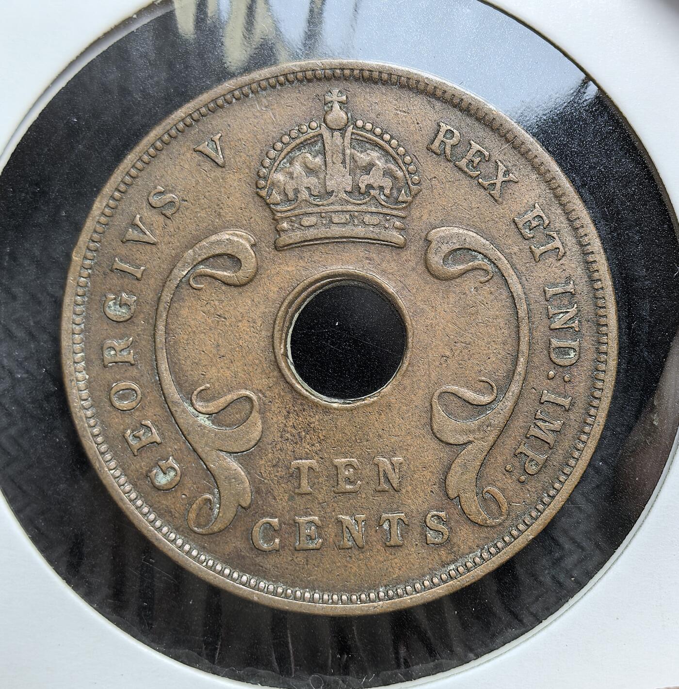 外国优质老铜币银币，正月十二晚九点倒数截拍，满百包邮可寄存，持续收拍 英属东非1922年10分青铜币直径30.7mm，正面为乔治五世头衔与面值，背面环孔饰以象牙图案。发行于一战后英国整合肯尼亚、乌干达等殖民地货币的关键时期，是英属东非殖民经济秩序的重要见证。