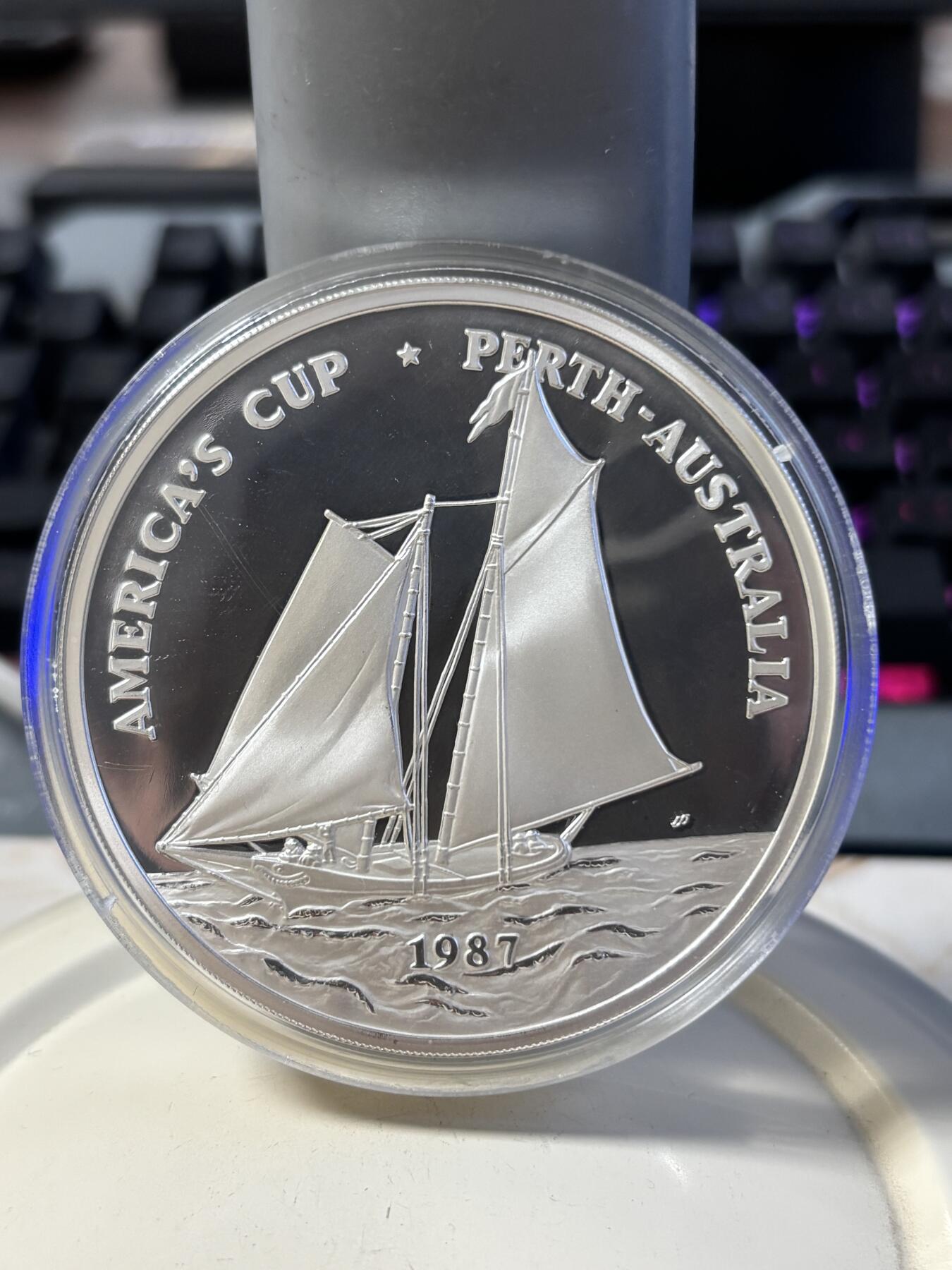 第191期拍卖 萨摩亚1987年25塔拉精制银币 美洲杯 5盎司999银 发行量：3900 盒证全（新加坡代铸）