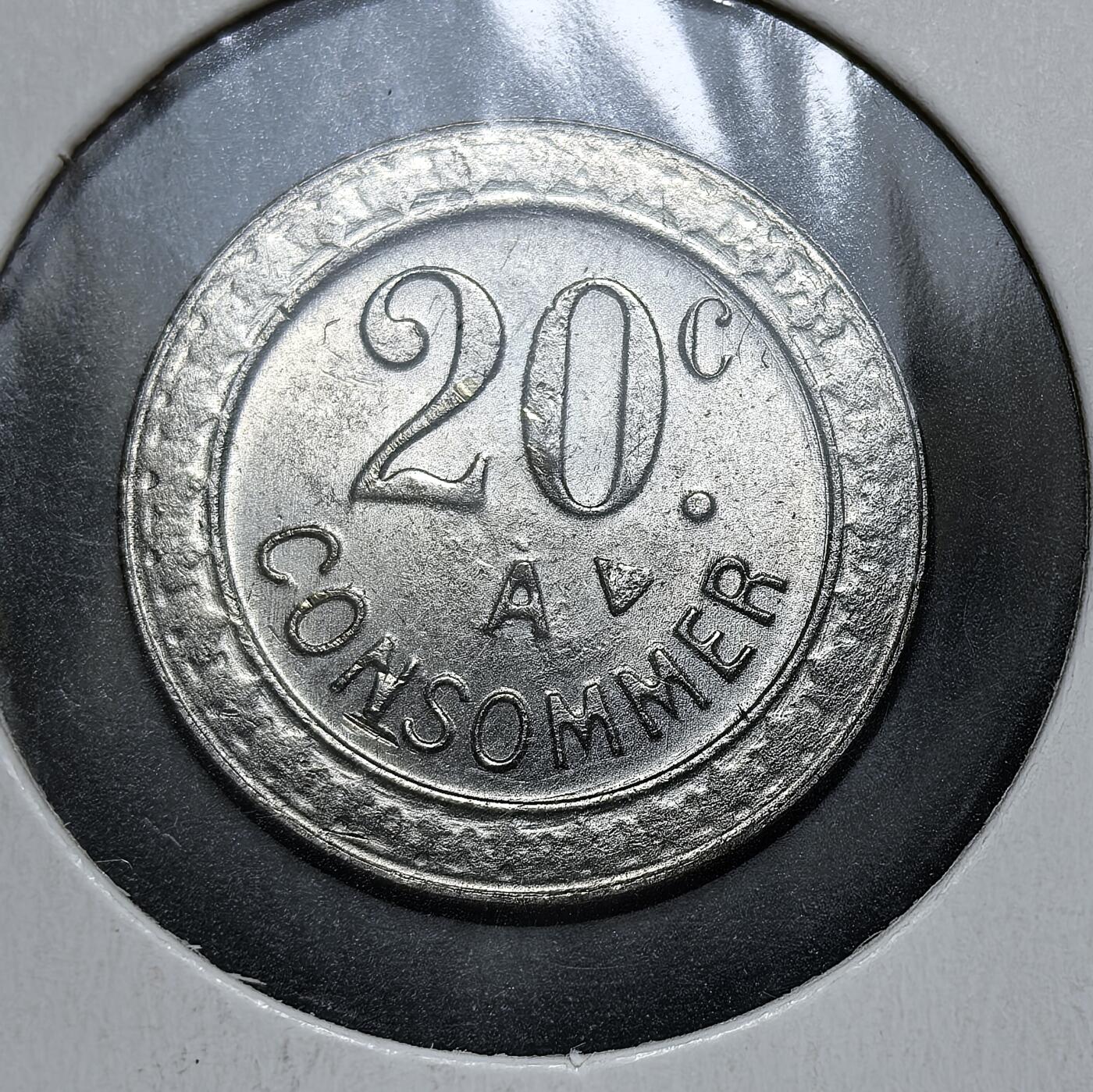 外国优质老铜币银币，正月十二晚九点倒数截拍，满百包邮可寄存，持续收拍 法国20 生丁代用币，正面刻有 “20c CONSOMMER” 字样，意为 “可消费 20 生丁”。它并非官方货币，而是 20 世纪初法国商业机构（如咖啡馆、商店）发行的代币，用于在特定场所内进行小额交易，是当时法国商业经济的特殊见证。