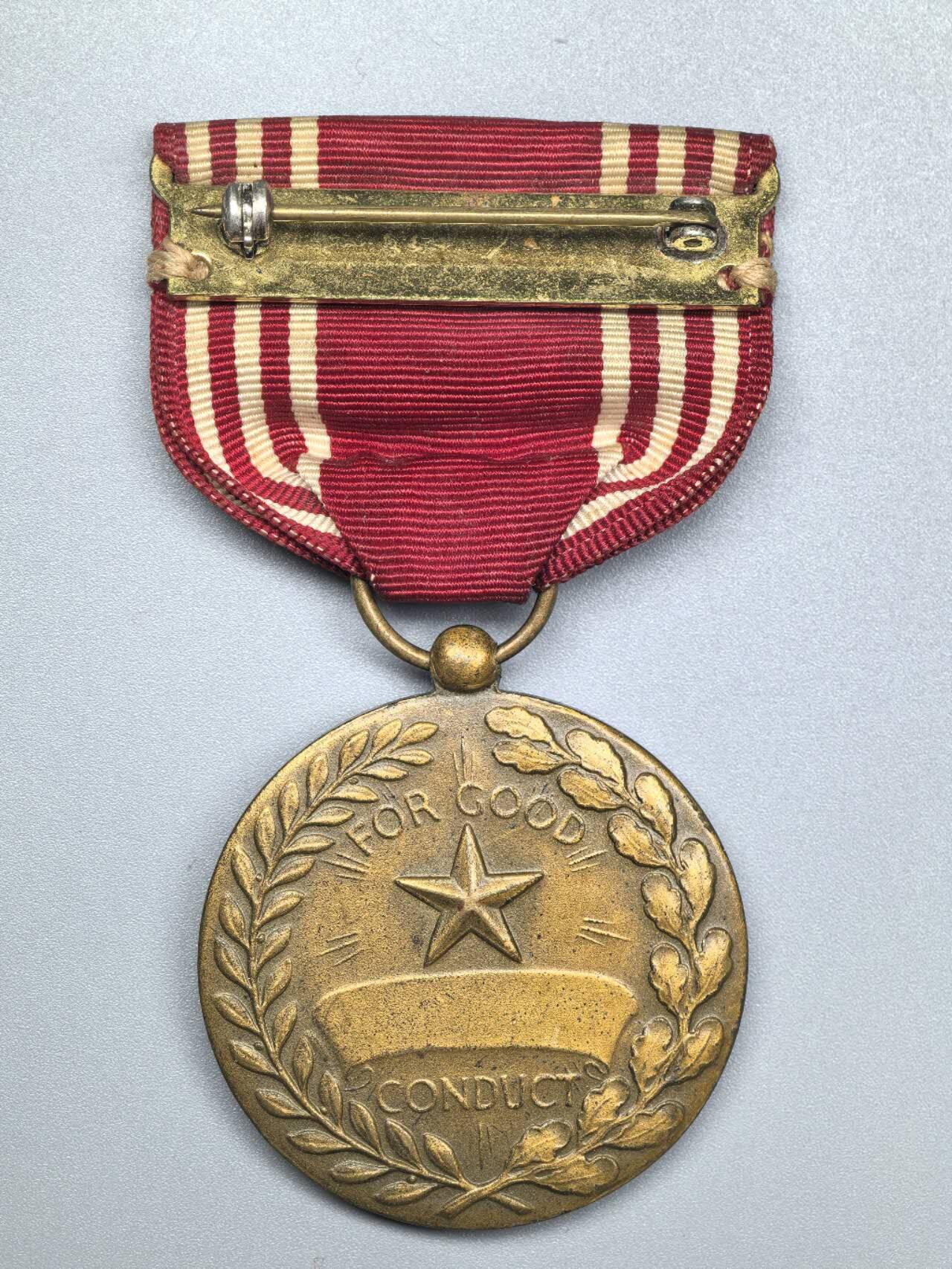 小驴勋章奖章收藏2月28日周六晚七点拍卖（调休临时调整，珍爱和平，收藏战争，铭记历史，勿忘国耻，忠党爱国。有偿代拍，送拍规则在简介最后，参拍须阅读规则后再参拍，关系到运费包装发货时效真假辨别等关键信息，拍卖时不再发原图，看大图店主微信码在拍卖店铺介绍里） 美国陆军良好行为奖章