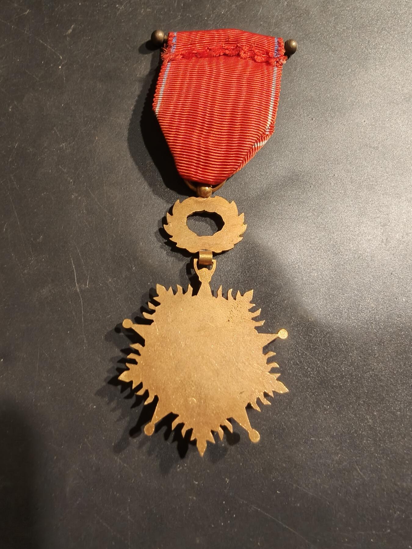 老王徽章第185期 法国军官级仁爱与功绩之星勋章   带盒子