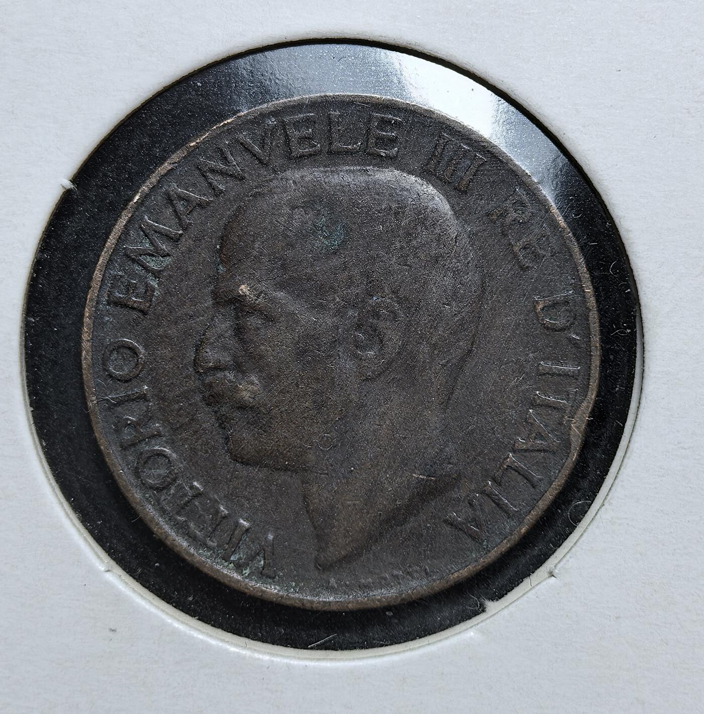 外国优质老铜币银币，正月十二晚九点倒数截拍，满百包邮可寄存，持续收拍 意大利王国1931年5分铜币，正面为维克托・伊曼纽尔三世头像，背面是象征农业的麦穗图案。发行于法西斯统治初期，是墨索里尼政权强化国家控制、推行农业自给政策的货币见证。