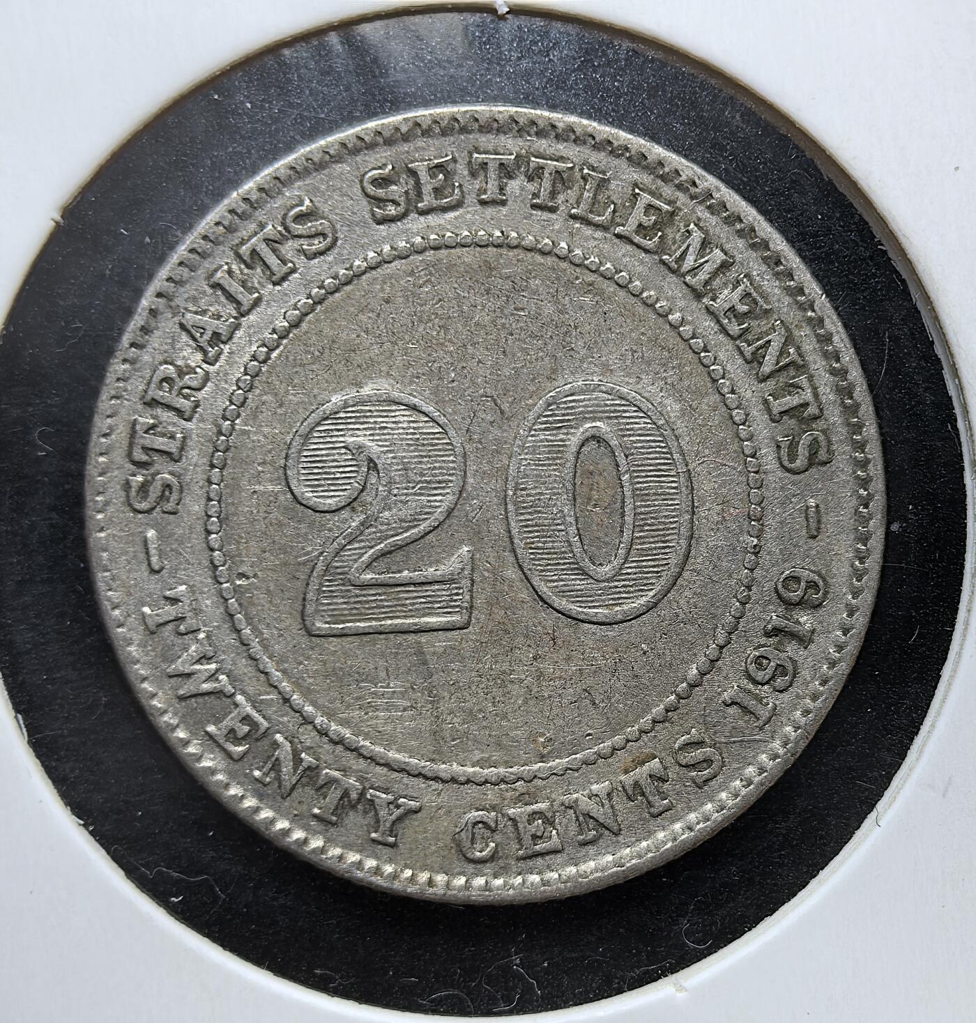 外国优质老铜币银币，正月十二晚九点倒数截拍，满百包邮可寄存，持续收拍 英属海峡殖民地1919年20分银币，正面为英王乔治五世像，背面标注面值。它发行于一战后殖民贸易恢复期，流通于新加坡、马六甲等港口，是英国殖民统治与东南亚贸易史的实物见证。