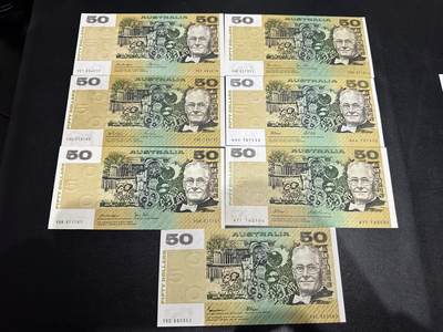 《外钞收藏家》第六百一十三期（ 精品场）（长期征集拍品、欢迎藏友们联系合作） - 澳大利亚纸币版50元 不同签名 7张一起 五张非全新或AU 2张接近全新轻微潮