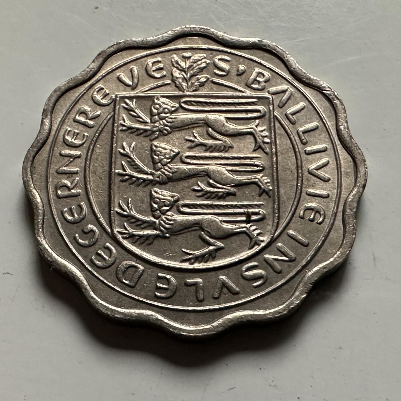 🌹外币初藏🌹🐯2026年第22场  每周二四六晚8️⃣点 接代拍 根西岛1956年3便士 薄版 c