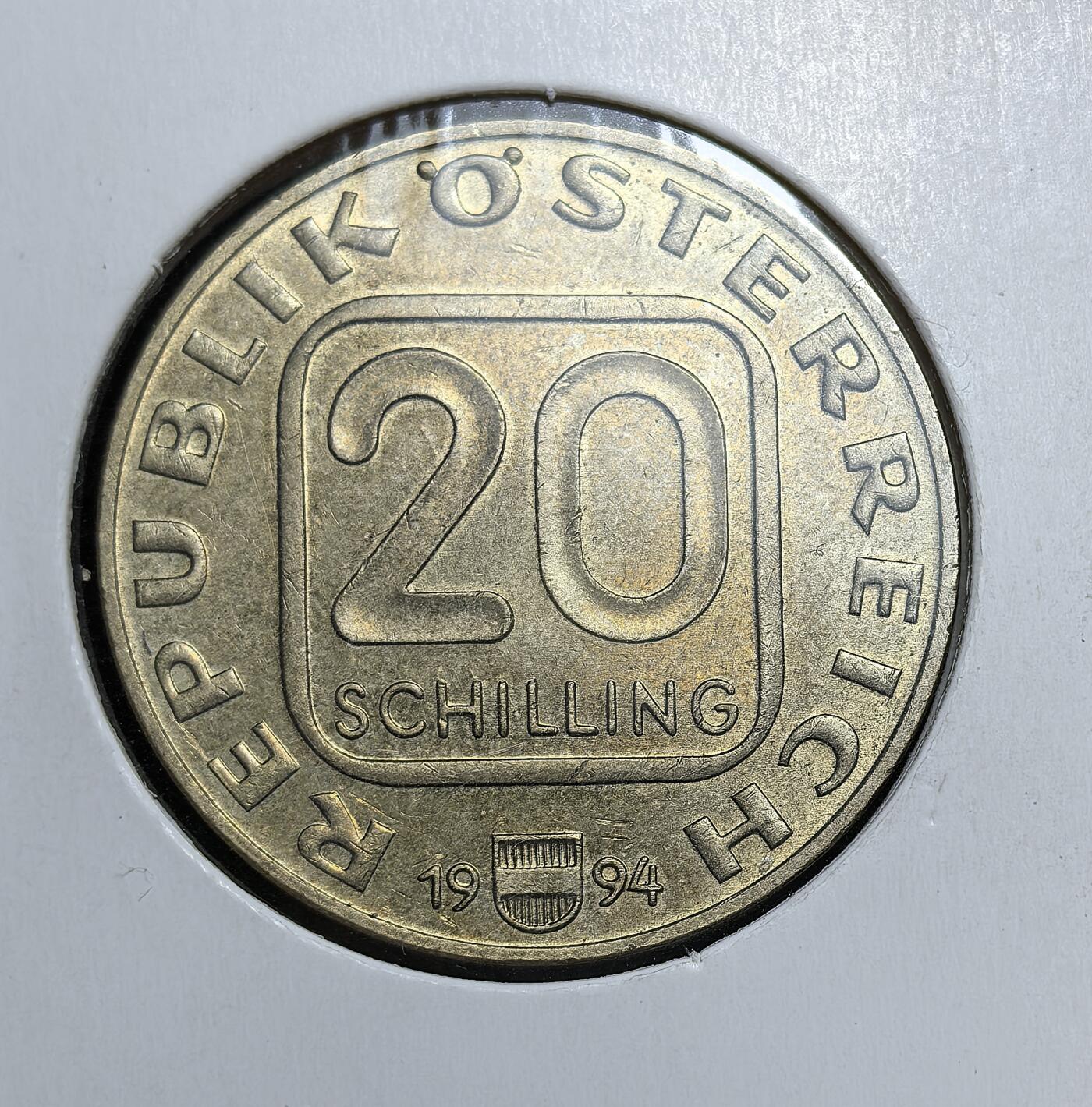 外国优质老铜币银币，正月十二晚九点倒数截拍，满百包邮可寄存，持续收拍 奥地利1994 年20 先令纪念币，正面为奥地利国徽及面值，背面是维也纳造币厂总部建筑与年份。该币纪念维也纳造币厂成立 800 周年，见证其千年传承与奥地利货币文化历史。