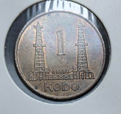 外国优质老铜币银币，正月十二晚九点倒数截拍，满百包邮可寄存，持续收拍 - 尼日利亚1973 年1 考博铜币，正面为尼日利亚国徽与 “统一与信仰” 格言，背面是石油钻井架。此币发行于尼日利亚内战结束后，是其以石油为支柱重建经济的实物见证。