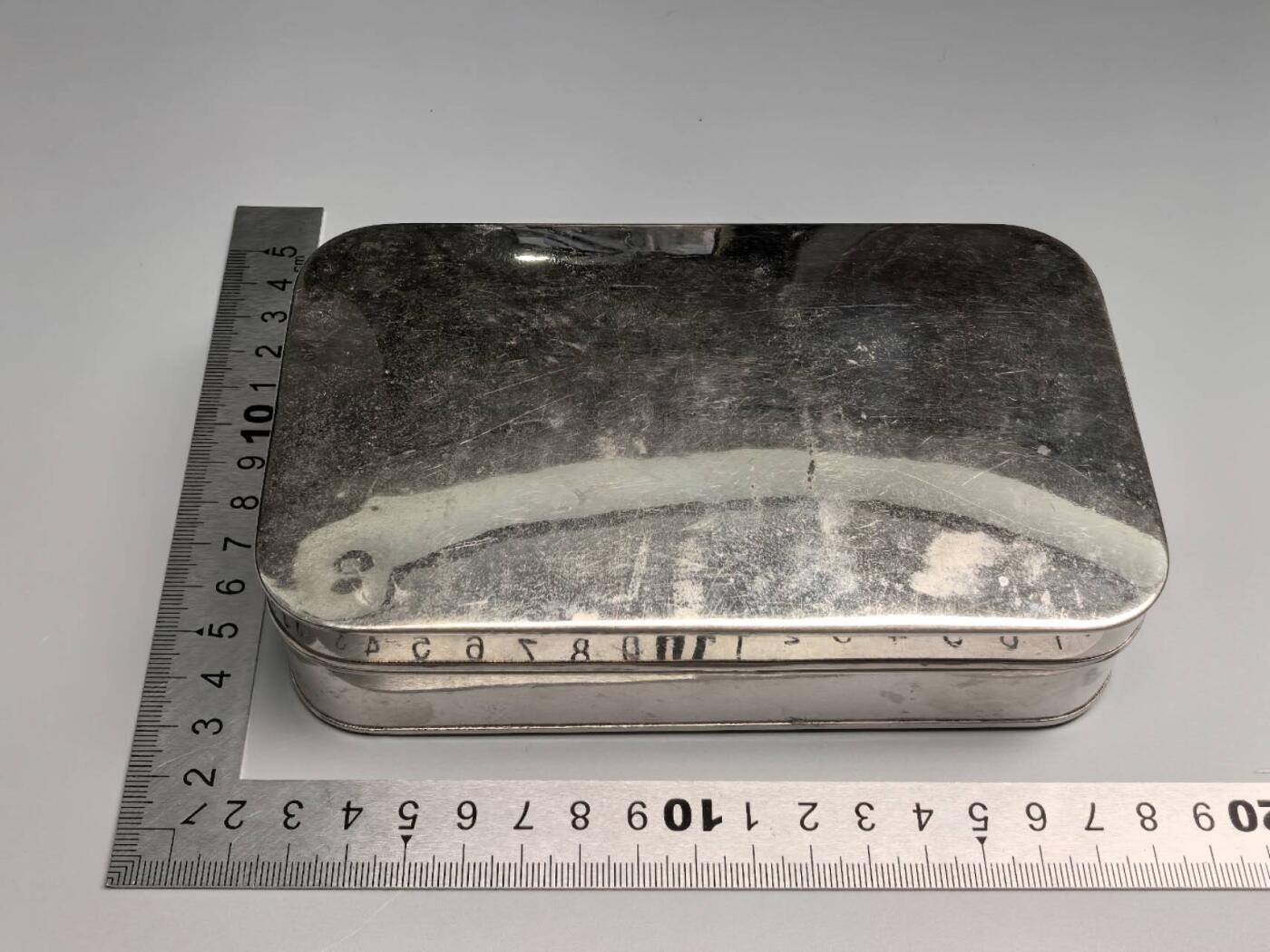 小驴勋章奖章收藏2月28日周六晚七点拍卖（调休临时调整，珍爱和平，收藏战争，铭记历史，勿忘国耻，忠党爱国。有偿代拍，送拍规则在简介最后，参拍须阅读规则后再参拍，关系到运费包装发货时效真假辨别等关键信息，拍卖时不再发原图，看大图店主微信码在拍卖店铺介绍里） 明治礼服肩章，金属刺绣带金属盒