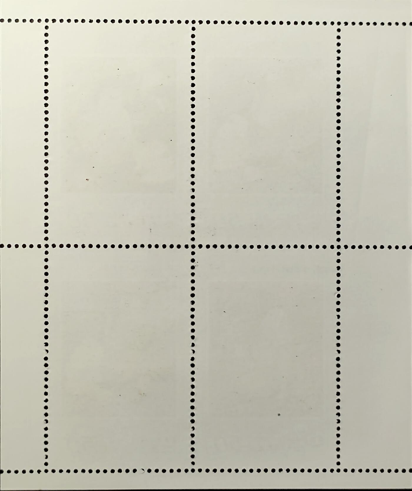↓君缘收藏749期☞钱币邮品↓无佣金、可寄存、满30元包邮  朝鲜邮票，1997年朝鲜宝石画《猫与狗》邮票小版张