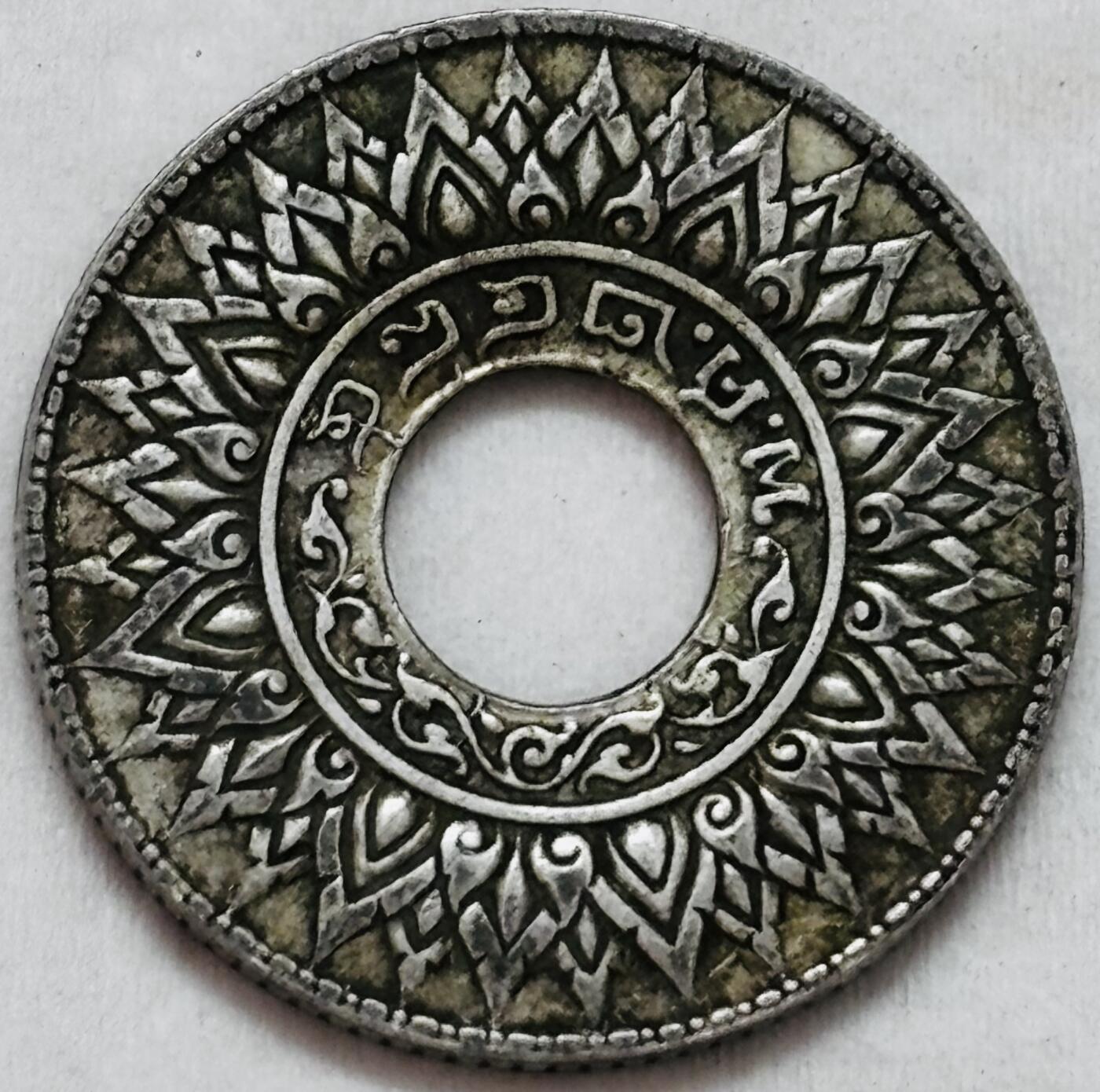 文馨钱币收藏第 295 场，（元宵场）各种银币散币纪念章，长期接代拍业务 1941年泰国10萨当中孔寺庙银币2.55克拉玛八世带底光