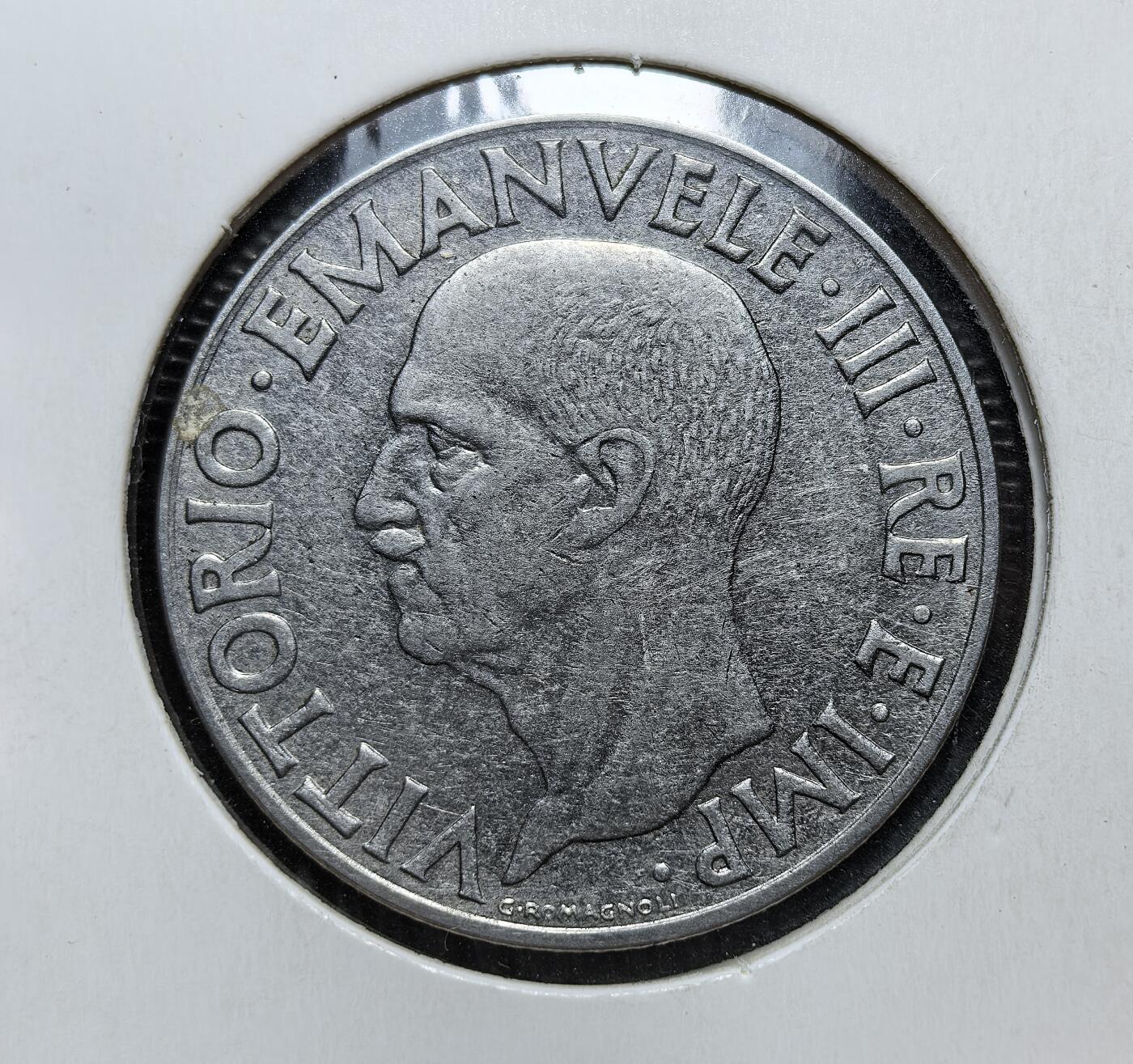 外国优质老铜币银币，正月十二晚九点倒数截拍，满百包邮可寄存，持续收拍 意大利王国1940年1里拉，正面为维克托・伊曼纽尔三世头像及 “皇帝” 头衔，背面是法西斯鹰徽与束棒。发行于二战初期，是墨索里尼政权宣扬帝国野心、强化独裁统治的重要货币见证。