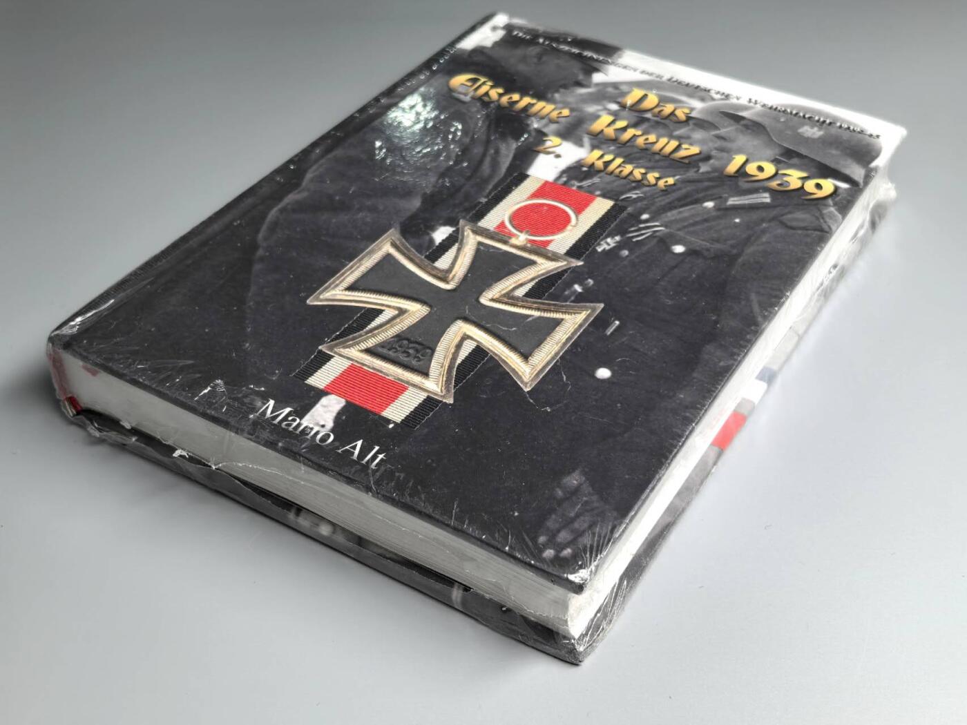 小驴勋章奖章收藏2月28日周六晚七点拍卖（调休临时调整，珍爱和平，收藏战争，铭记历史，勿忘国耻，忠党爱国。有偿代拍，送拍规则在简介最后，参拍须阅读规则后再参拍，关系到运费包装发货时效真假辨别等关键信息，拍卖时不再发原图，看大图店主微信码在拍卖店铺介绍里）