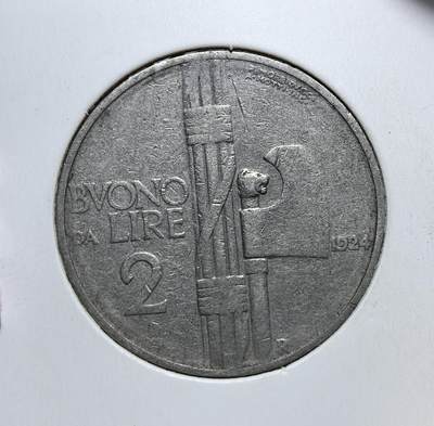 外国优质老铜币银币，正月十二晚九点倒数截拍，满百包邮可寄存，持续收拍 - 意大利王国1924年2里拉，正面为维克托・伊曼纽尔三世头像，背面是束棒与 “BUONO DA 2 LIRE” 字样。发行于法西斯政权初期，是其强化国家权威、推行战时经济管控的早期货币见证。
