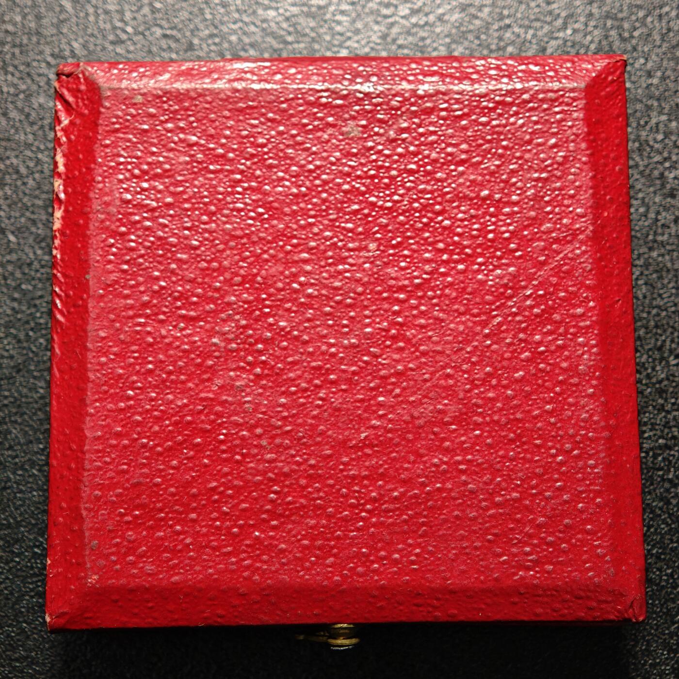 【德藏】世界币章拍卖第166期（拍品征集中~欢迎藏友联系） 19世纪 法国里昂市立绘画学院奖学章纪念银章 带盒 直径约：36mm；重约：21g