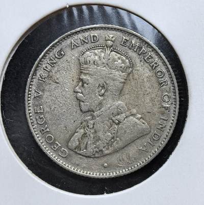 外国优质老铜币银币，正月十二晚九点倒数截拍，满百包邮可寄存，持续收拍 - 英属锡兰1927年50分银币，正面为英王乔治五世像，背面是锡兰国树铁木树与双语面值。发行于一战后经济恢复期，是英国殖民统治的货币遗存，见证了锡兰的殖民贸易与多元文化融合。