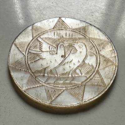 🌹外币初藏🌹🐯2026年第22场  每周二四六晚8️⃣点 接代拍 - 双鸟图案 贝母代用币 装饰品