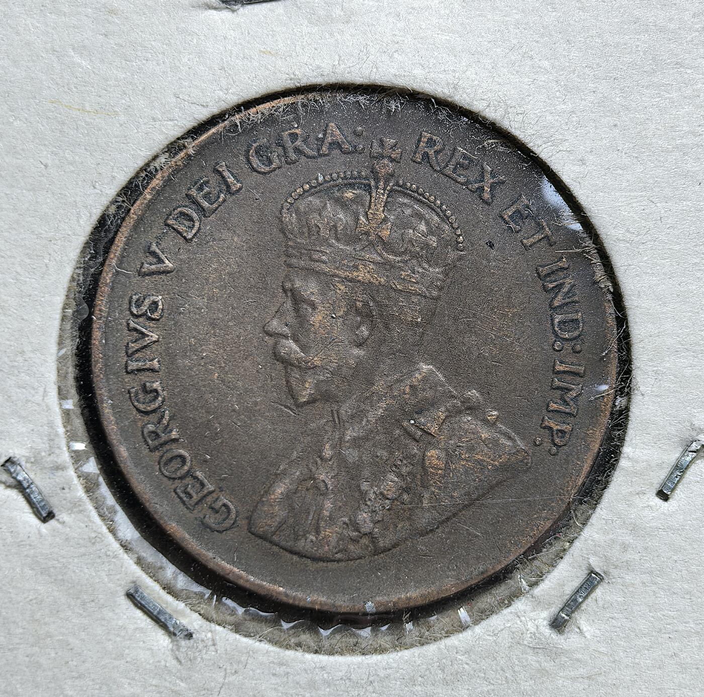 外国优质老铜币银币，正月十二晚九点倒数截拍，满百包邮可寄存，持续收拍 加拿大1932年1分铜币，正面为乔治五世高冠像，背面镌加拿大国花枫叶。发行于大萧条时期，是加拿大延续英联邦君主象征、强化国家身份认同的流通辅币，见证了加拿大在经济危机中的社会稳定。