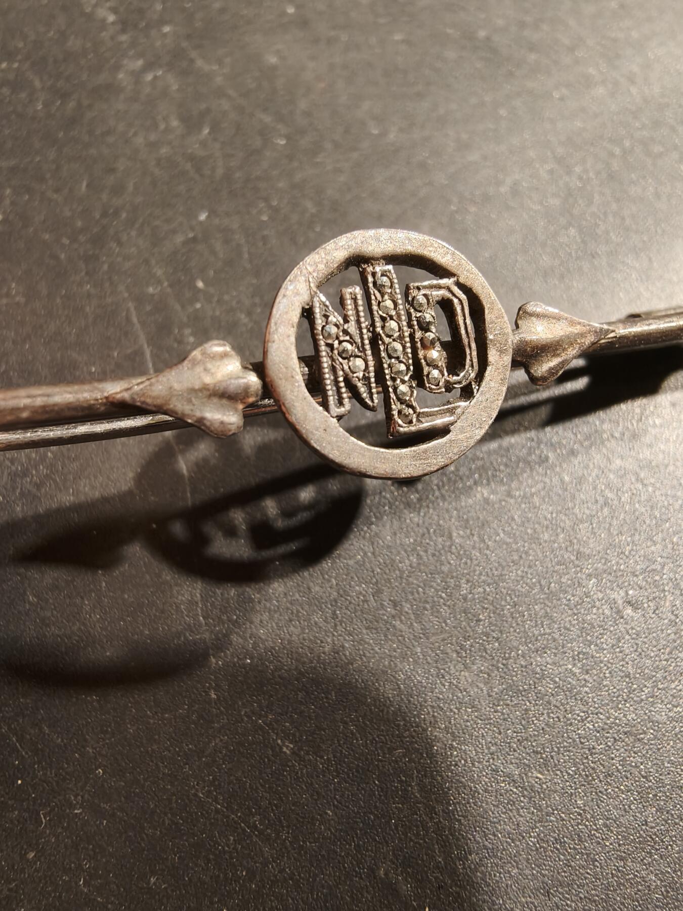 老王徽章第185期 法国胸针   800银镶钻    2.8g