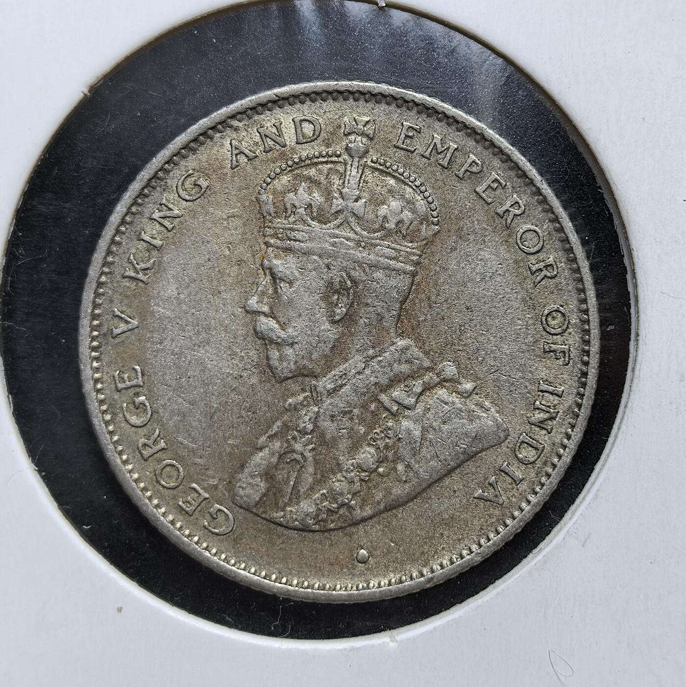 外国优质老铜币银币，正月十二晚九点倒数截拍，满百包邮可寄存，持续收拍 英属锡兰1925年50分银币，正面为英王乔治五世像，背面是锡兰国树铁木树与双语面值。发行于一战后经济恢复期，是英国殖民统治的货币遗存，见证了锡兰的殖民贸易与多元文化融合。