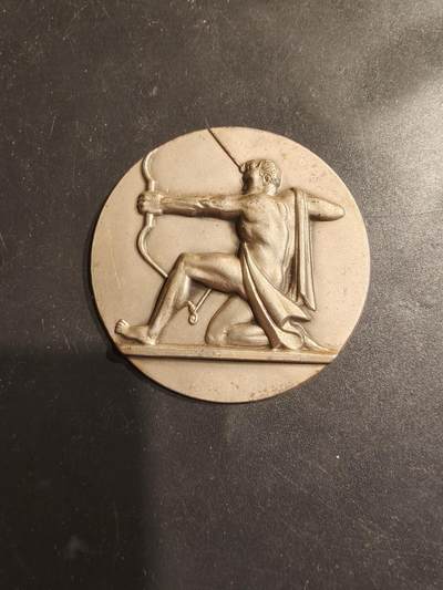老王徽章第185期 - 法国射箭形象纪念章    单面    直径35mm    重量7g