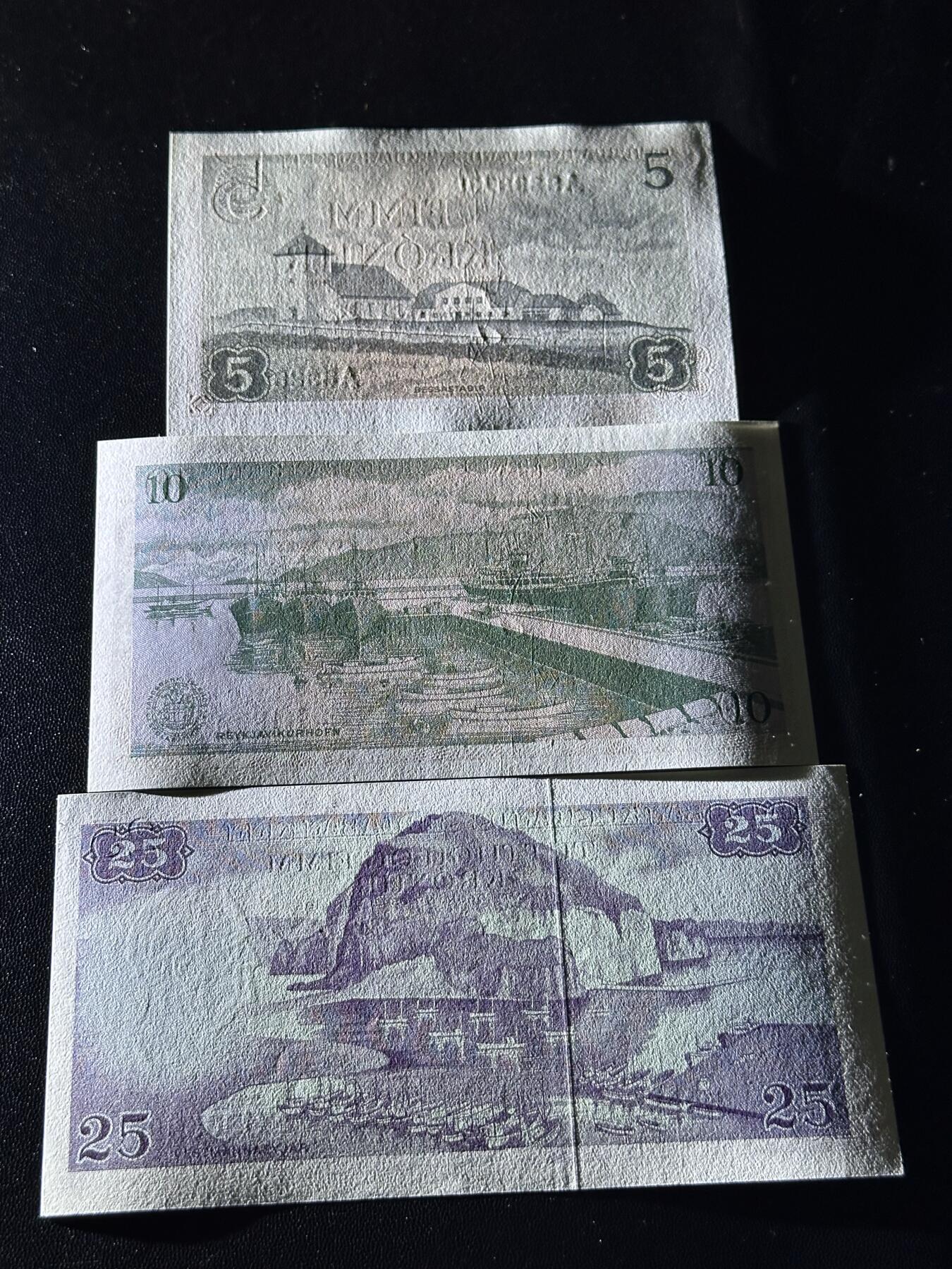 《外钞收藏家》第六百一十三期（ 精品场）（长期征集拍品、欢迎藏友们联系合作） 冰岛1957年清版5/10/25克朗（57年凑齐不易）	UNC 一个角不绝