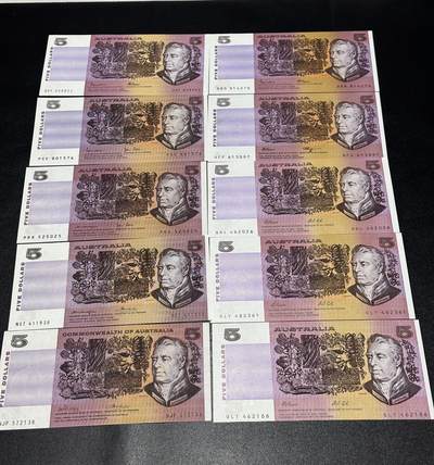 《外钞收藏家》第六百一十三期（ 精品场）（长期征集拍品、欢迎藏友们联系合作） - 澳大利亚纸币版5元 不同签名 10张一起 有2张有折 1张有潮点 其他全新