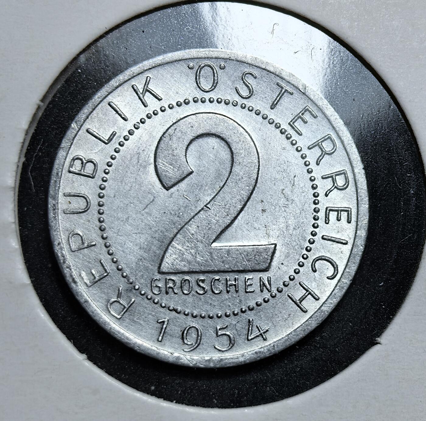 外国优质老铜币银币，正月十二晚九点倒数截拍，满百包邮可寄存，持续收拍 奥地利1954 年2 格罗申，正面为面值与 “奥地利共和国” 字样，背面是象征国家主权的奥地利双头鹰徽。发行于二战后奥地利重建、恢复主权的关键时期，是奥地利战后货币稳定与国家复兴的实物见证。
