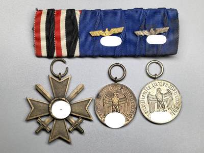 小驴勋章奖章收藏2月28日周六晚七点拍卖（调休临时调整，珍爱和平，收藏战争，铭记历史，勿忘国耻，忠党爱国。有偿代拍，送拍规则在简介最后，参拍须阅读规则后再参拍，关系到运费包装发货时效真假辨别等关键信息，拍卖时不再发原图，看大图店主微信码在拍卖店铺介绍里） - 德国WWII二级佩剑战功十字勋章（早期铜质）,12年长期服役奖章（Tombak铜镀金）,4年长期服役奖章（Tombak铜镀银）,3联排礼服勋章板，好品