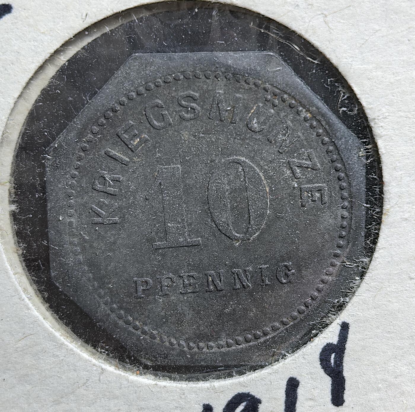 外国优质老铜币银币，正月十二晚九点倒数截拍，满百包邮可寄存，持续收拍 德国本斯海姆市1917年10 芬尼八角形战时应急币。一战期间德国金属短缺、通货紧缩，地方政府发行此币以解辅币荒，正面铸城市名与古典女神像，是德意志帝国晚期战时经济的珍贵实物见证。