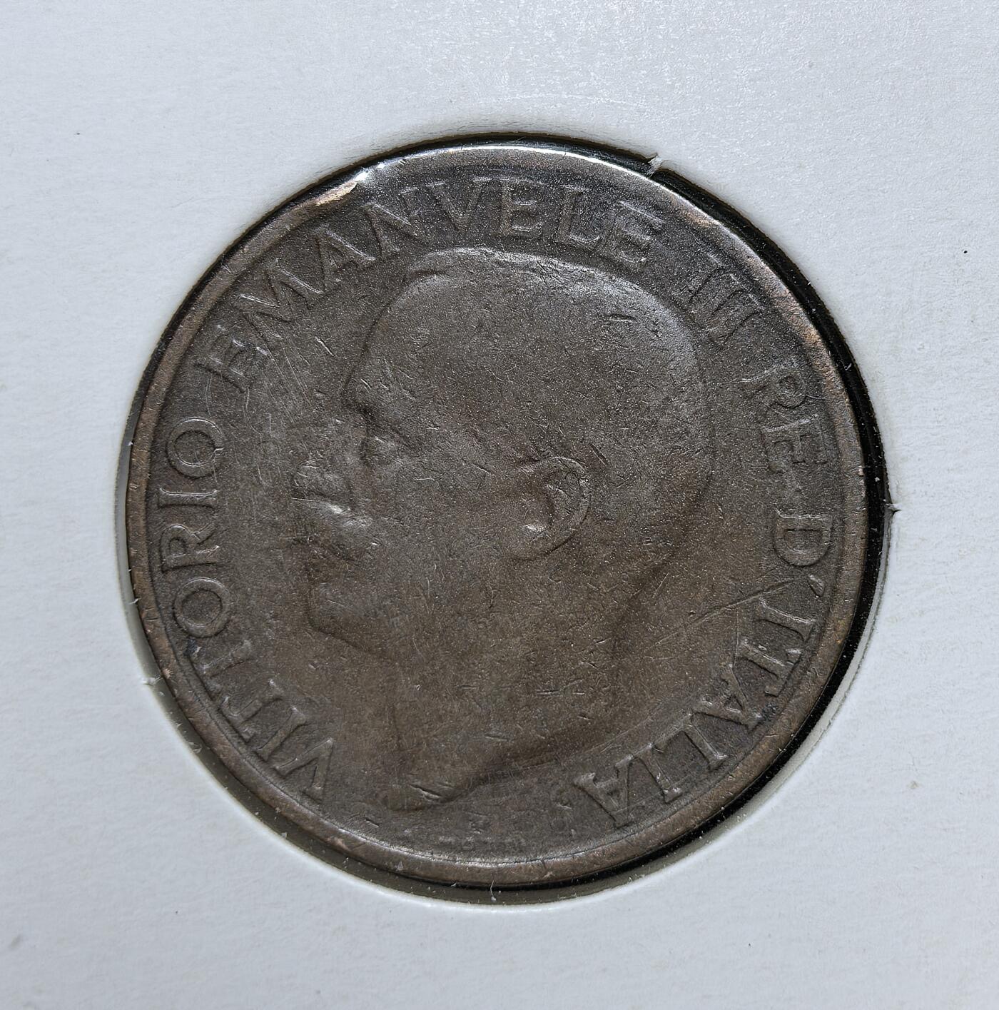 外国优质老铜币银币，正月十二晚九点倒数截拍，满百包邮可寄存，持续收拍 意大利王国1921年10分铜币，正面为维克托・伊曼纽尔三世头像，背面是蜜蜂图案。发行于一战后通胀时期，蜜蜂象征意大利的农业与工业重建，也是当时墨索里尼政权强化经济治理的货币见证。