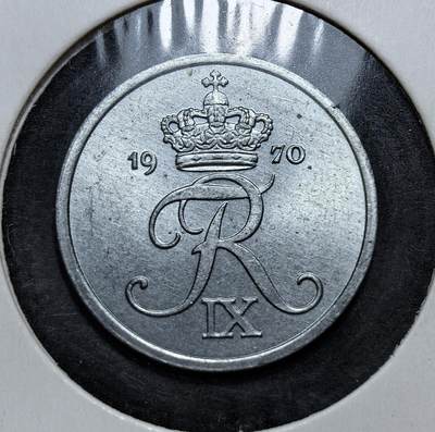 外国优质老铜币银币，正月十二晚九点倒数截拍，满百包邮可寄存，持续收拍 - 原光丹麦1970年2 欧尔，正面为弗雷德里克九世的花押与王冠，背面标注面值与国名。发行于其统治末期，是丹麦战后货币体系与君主制传承的重要见证，也反映了北欧国家的经济稳定。