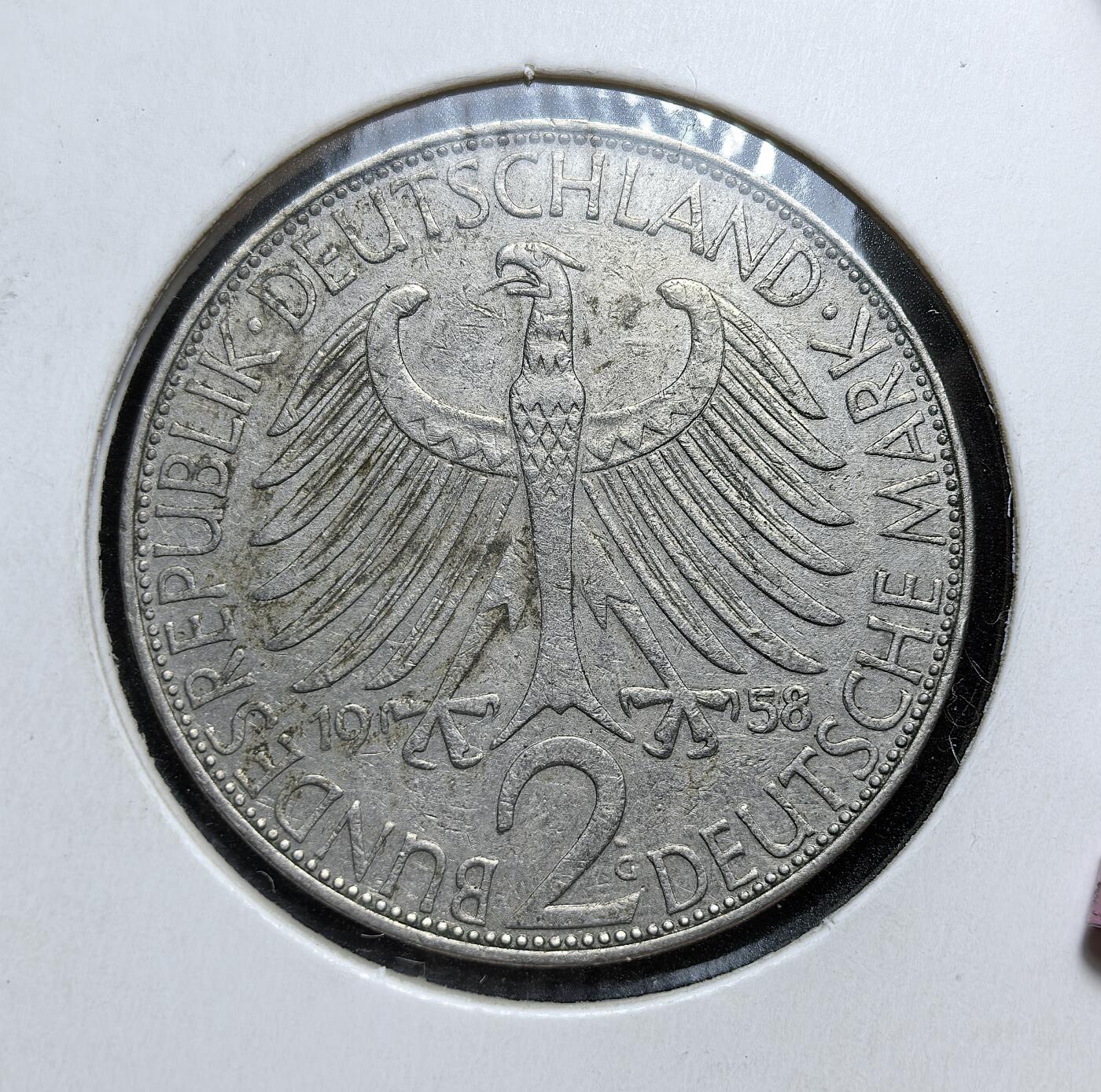 外国优质老铜币银币，正月十二晚九点倒数截拍，满百包邮可寄存，持续收拍 联邦德国1958年2马克，正面为物理学家马克斯・普朗克头像，背面是联邦鹰徽。发行于战后经济奇迹时期，是德国重建科学体系、重塑国家形象的重要货币见证。