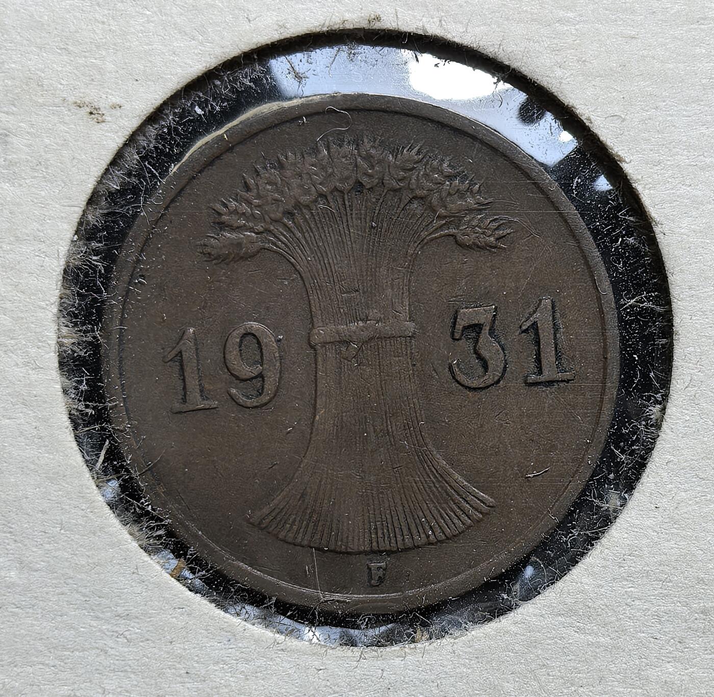 外国优质老铜币银币，正月十二晚九点倒数截拍，满百包邮可寄存，持续收拍 魏玛共和国1931年1芬尼铜币F版，背面是象征农业的捆扎麦束。发行于全球大萧条与德国经济危机加剧时期，是魏玛共和国末期通胀与社会动荡的实物见证。