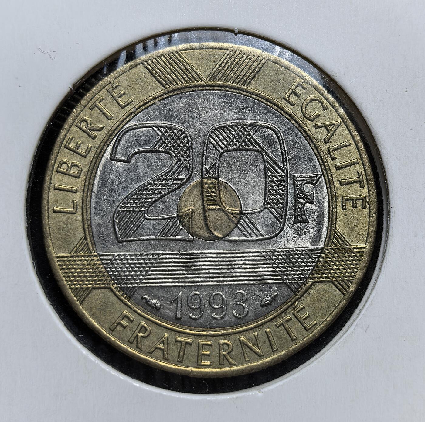 外国优质老铜币银币，正月十二晚九点倒数截拍，满百包邮可寄存，持续收拍 法国1993年20法郎双色币，正面为圣米歇尔山图案，背面标注面值与 “自由、平等、博爱” 口号。发行于法郎体系末期，是法国向欧元过渡前的重要货币见证，也体现了其对历史文化遗产的推崇。