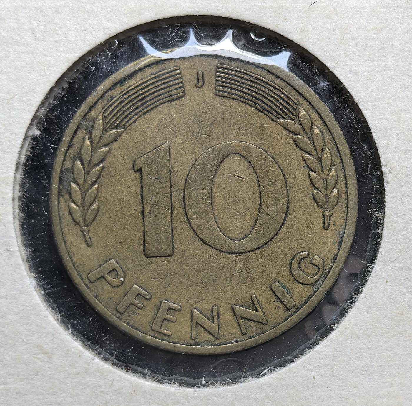 外国优质老铜币银币，正月十二晚九点倒数截拍，满百包邮可寄存，持续收拍 联邦德国1949年10 芬尼J版，正面为面值与麦穗，背面是象征战后重建的橡树苗。它是西德战后首版流通辅币，见证了德国分裂、联邦德国融入西方阵营的历史转折。