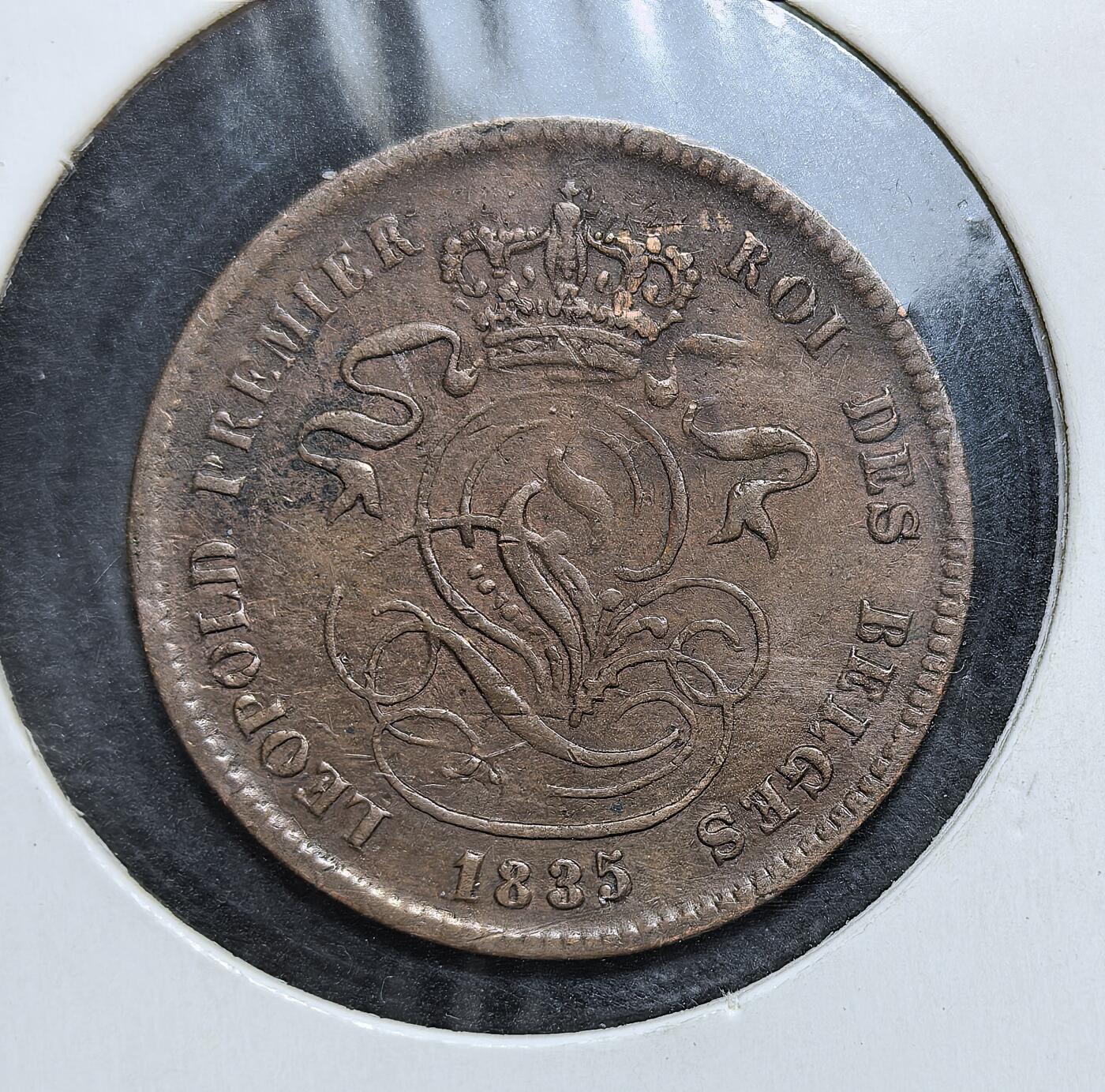 外国优质老铜币银币，正月十二晚九点倒数截拍，满百包邮可寄存，持续收拍 比利时王国1835年2分铜币，属利奥波德一世时期首批十进制辅币。正面为国王花押字，背面是象征国家的狮子与 1831 年宪法碑，环铸 “团结就是力量” 箴言，是比利时独立后确立货币主权的核心见证。