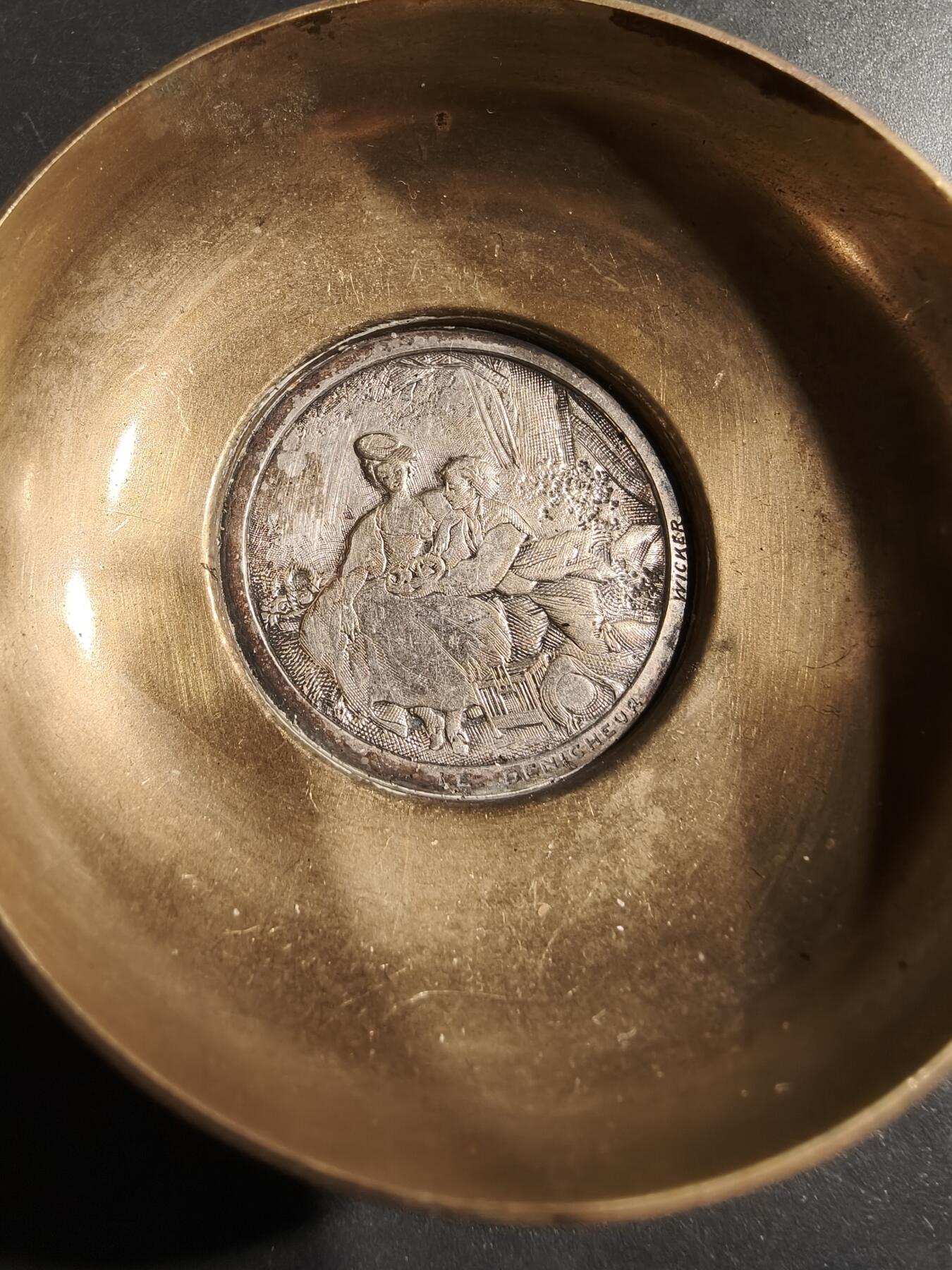 老王徽章第185期 法国装饰铜碗     直径60mm