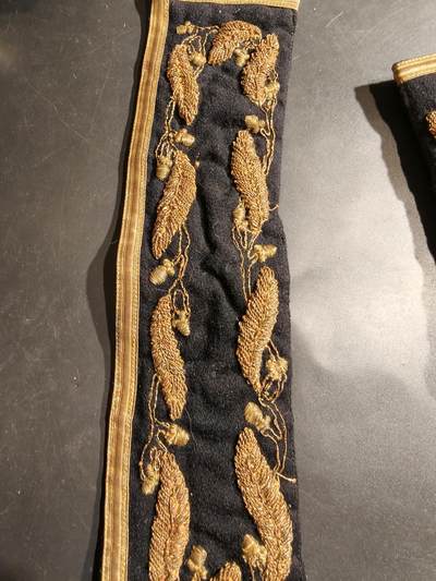 老王徽章第185期 - 法国大礼服下摆