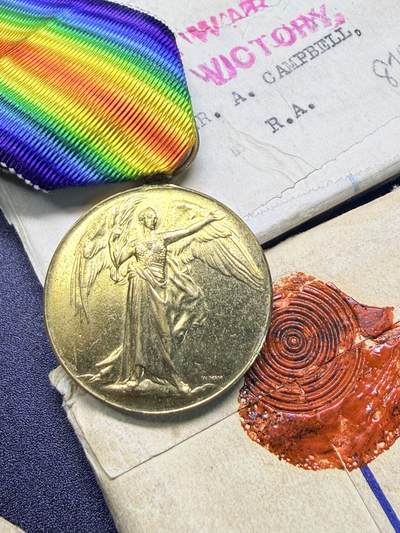 云宸嘉赏-勋臻精藏⭐️元宵节特别专拍场次🎖 - 英国一战胜利奖章  授予96502号 炮手 A·坎贝尔 皇家炮兵  带原纸袋和包装盒如图