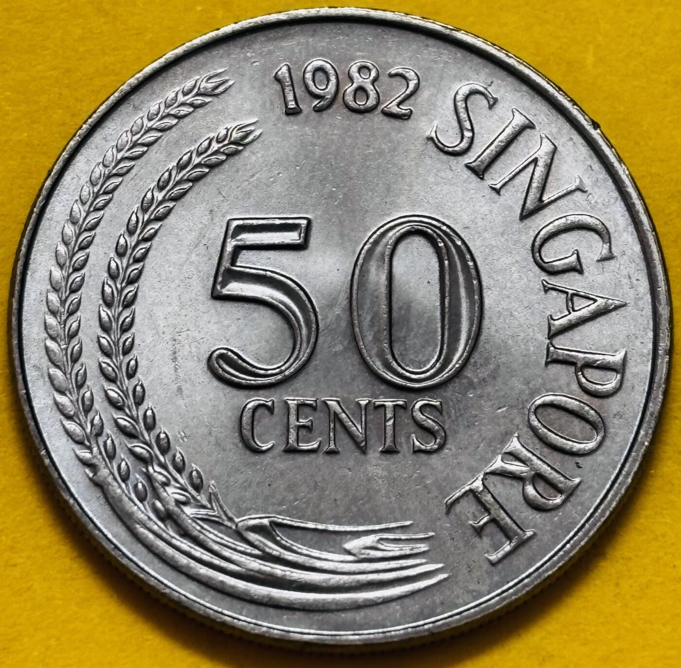 文馨钱币收藏第 295 场，（元宵场）各种银币散币纪念章，长期接代拍业务 原光 1982 年新加坡狮子鱼 50 分