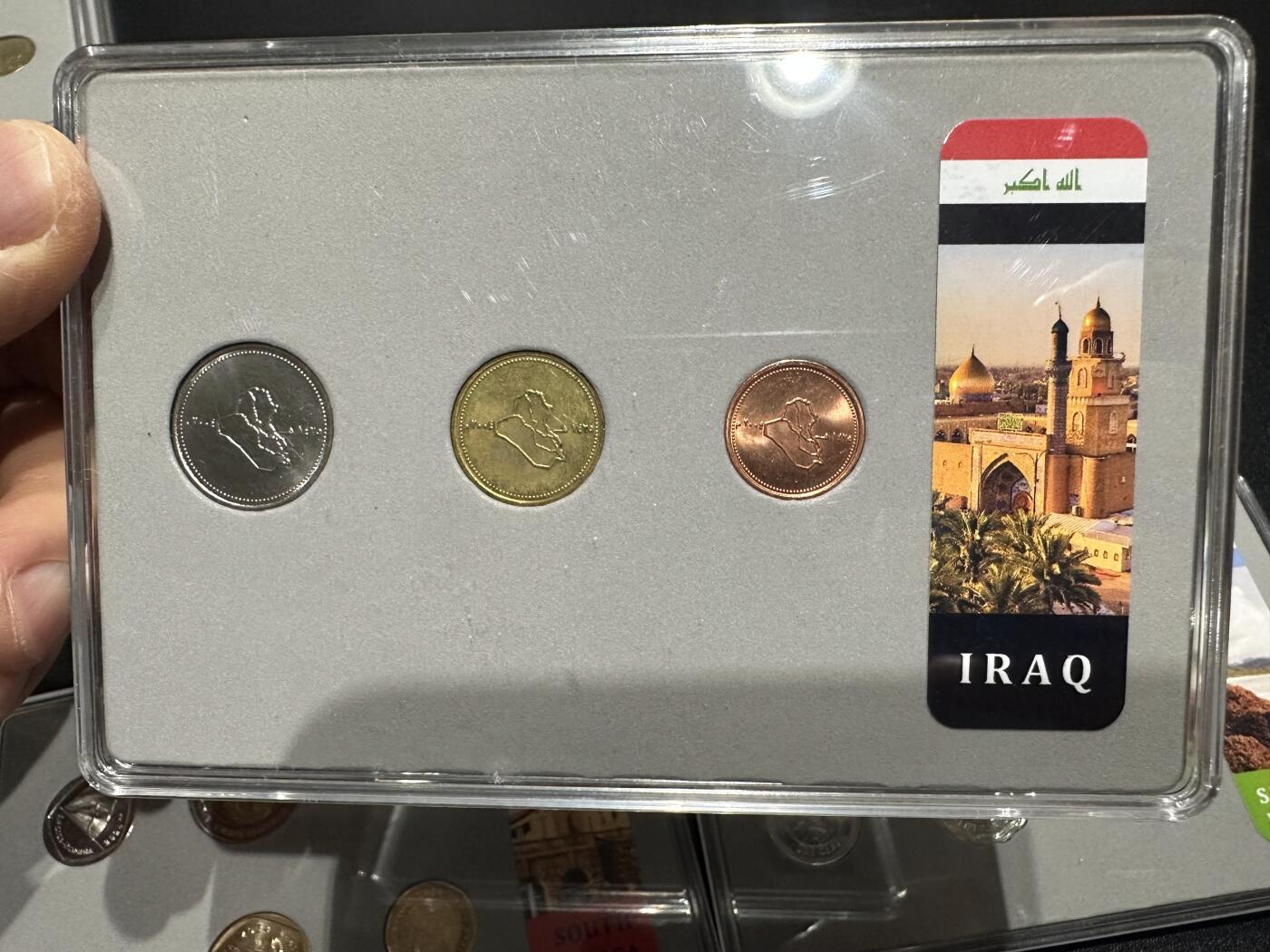 《外钞收藏家》第六百一十三期（ 精品场）（长期征集拍品、欢迎藏友们联系合作） 巴拉圭、乌拉圭、伊拉克、哥伦比亚、南非、塞拉利昂硬币6套