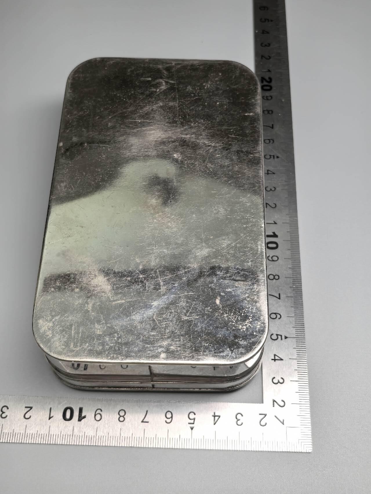 小驴勋章奖章收藏2月28日周六晚七点拍卖（调休临时调整，珍爱和平，收藏战争，铭记历史，勿忘国耻，忠党爱国。有偿代拍，送拍规则在简介最后，参拍须阅读规则后再参拍，关系到运费包装发货时效真假辨别等关键信息，拍卖时不再发原图，看大图店主微信码在拍卖店铺介绍里） 明治礼服肩章，金属刺绣带金属盒