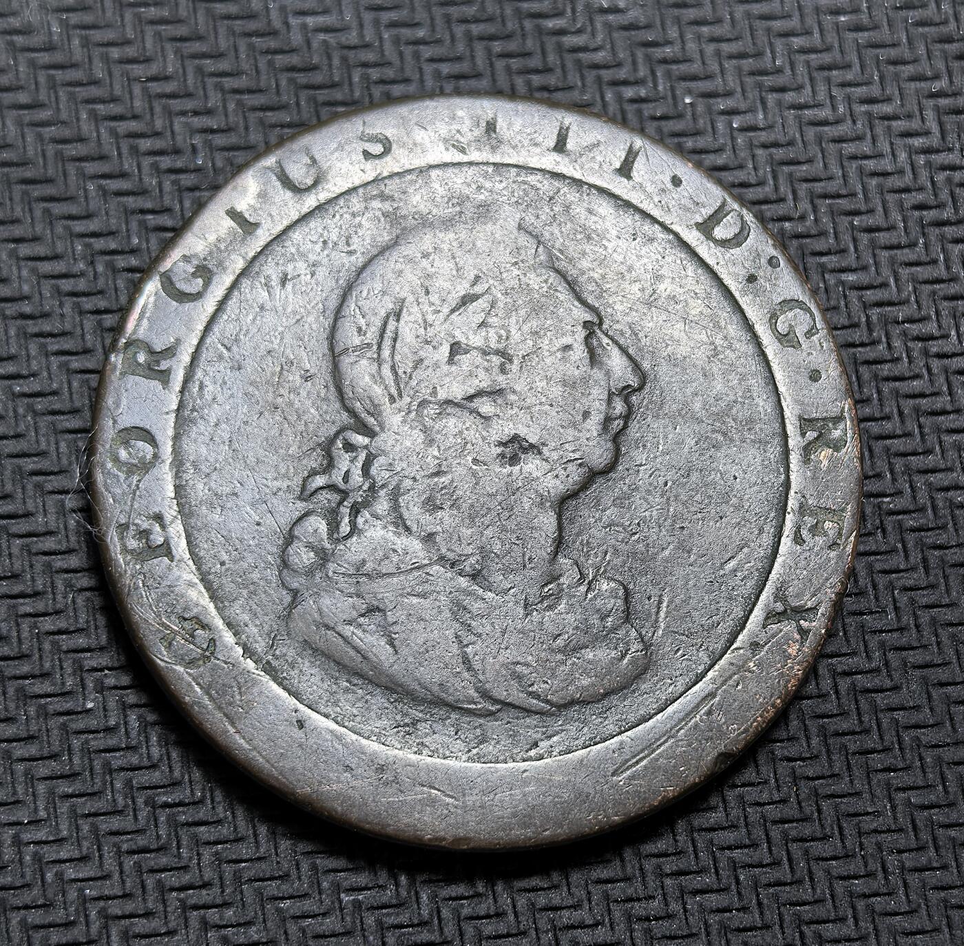 外国优质老铜币银币，正月十二晚九点倒数截拍，满百包邮可寄存，持续收拍 英国乔治三世 1797 年车轮一便士大铜币直径35.8mm，28克，正面为国王头像，背面是手持三叉戟的不列颠尼亚坐像，它诞生于英法战争期间，是英国应对币材短缺的应急产物，见证了大英帝国的战时经济。