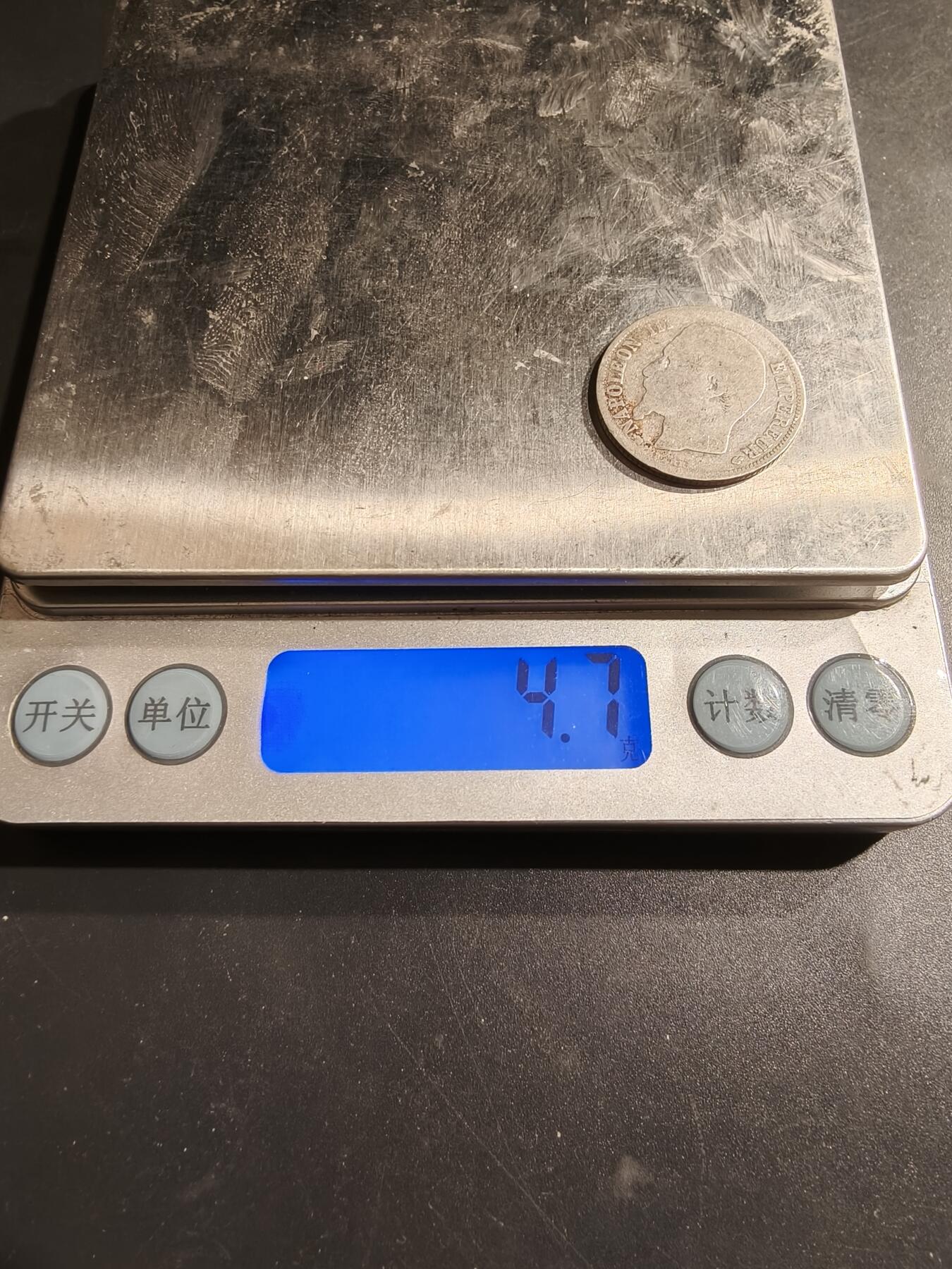 老王徽章第185期 法国拿破仑三世1856年1法郎银币    900银    4.7g