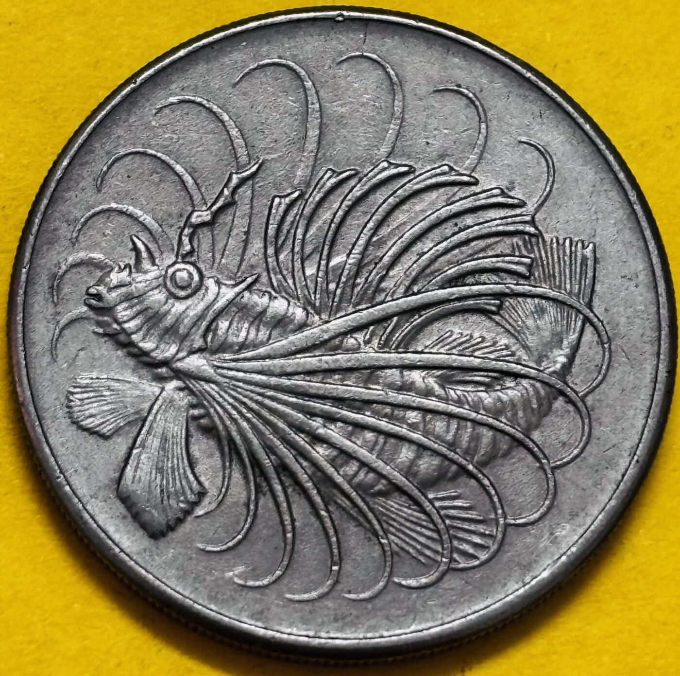 文馨钱币收藏第 295 场，（元宵场）各种银币散币纪念章，长期接代拍业务 好品 1968 年新加坡狮子鱼 50 分